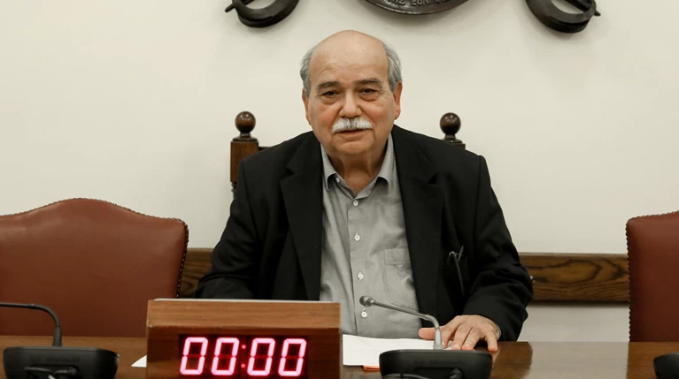 Στον πρόεδρο της Βουλής το πόρισμα της Επιτροπής Αναθεώρησης Συντάγματος