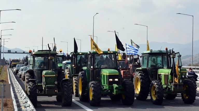 Αγρότες έκλεισαν την Ιόνια Οδό στον κόμβο Μπάγιας μέχρι τις 24:00