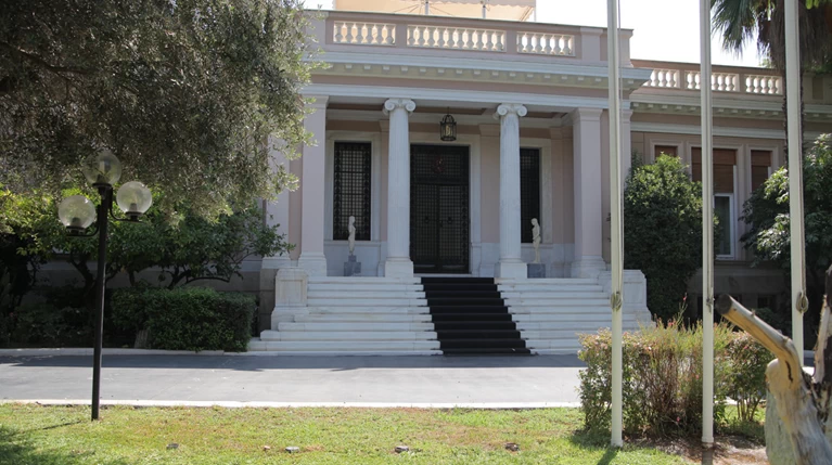Σύσκεψη στο Μαξίμου: Συμβιβασμός ή μονομερείς ενέργειες για την α'κατοικία;