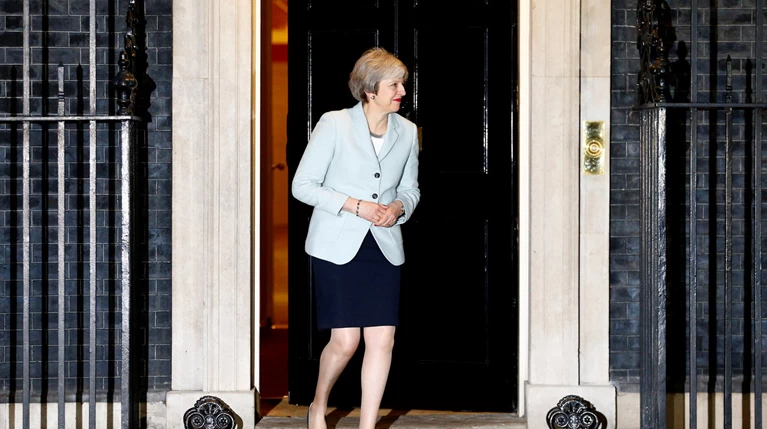 The Sun: Υπουργοί πιστεύουν ότι η Μέι θα παραιτηθεί το καλοκαίρι