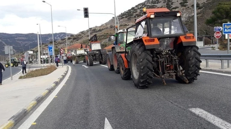 Αποκλεισμός της εθνικής οδού Θεσσαλονίκης - Σερρών από αγρότες