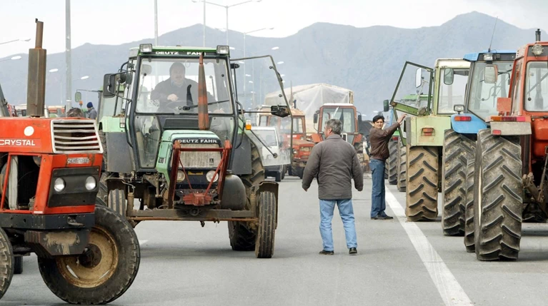 Μπλόκο αγροτών: Αποκαταστάθηκε η κυκλοφορία στην νέα εο Πατρών – Πύργου