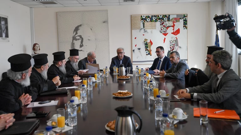 Εκκλησία: Εμμένει στο υφιστάμενο καθεστώς μισθοδοσίας