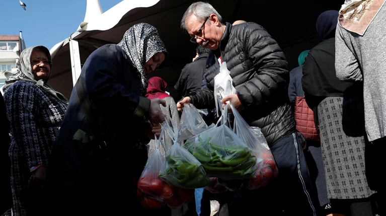 Προεκλογικός αγώνας Ερντογάν με ...φτηνές πιπεριές
