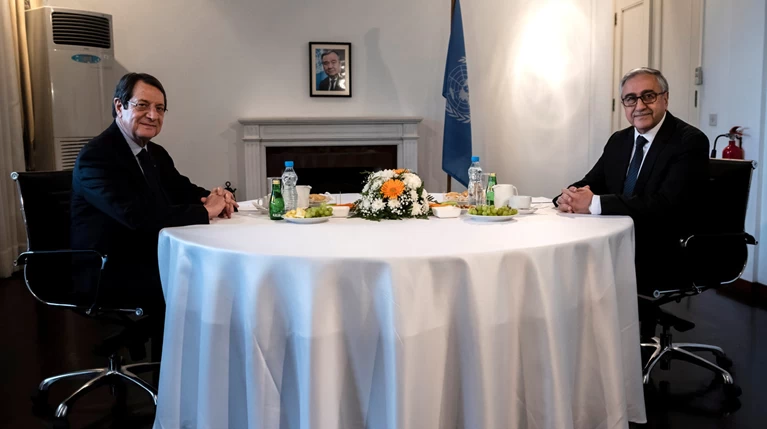 Συνάντηση Αναστασιάδη - Ακιντζί: Σε θετικό κλίμα αλλά χωρίς συγκλίσεις