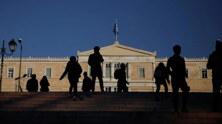 Ερευνα ΙΜΕ ΓΣΕΒΕΕ: Τελειώνει ο μισθός πριν βγει ο μήνας στα μισά νοικοκυριά