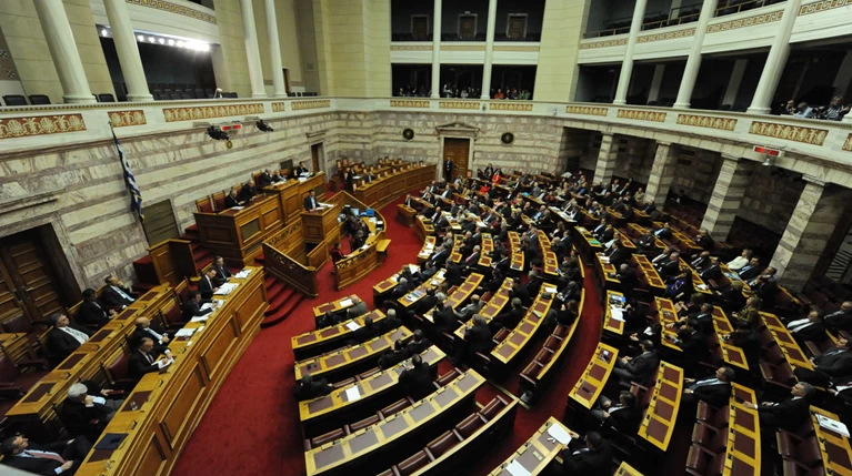Συνταγματική αναθεώρηση: Πράξη δεύτερη σε κλίμα σκληρής πόλωσης