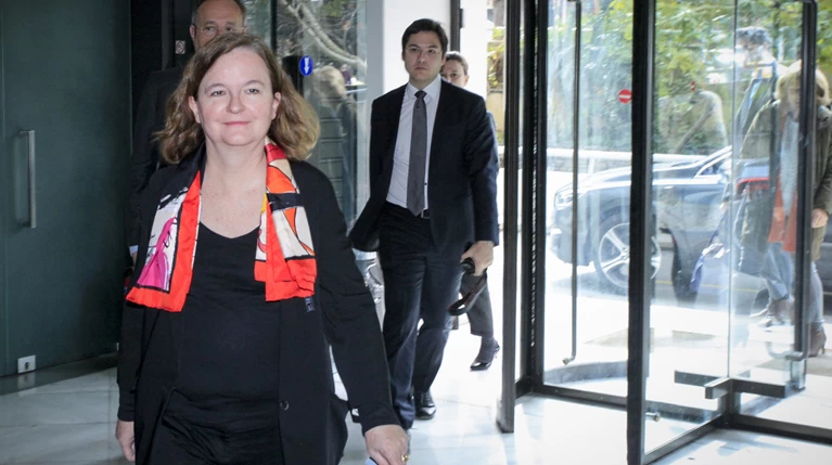 Η γαλλίδα υπουργός Ευρωπαϊκών Υποθέσεων Λουαζό φωνάζει τη γάτα της...Brexit
