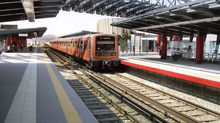 Άνδρας έπεσε στις γραμμές του Προαστιακού στη Νερατζιώτισσα