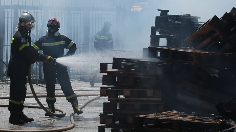 Σέρρες: Υπό έλεγχο η φωτιά στο εργοστάσιο ζαχαροπλαστικής