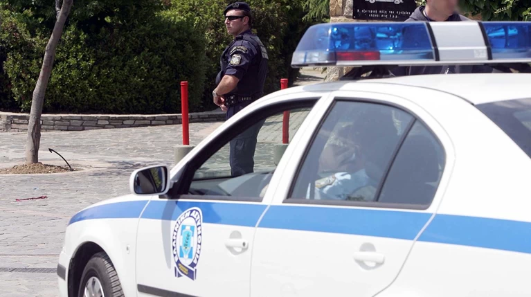 Ρόδος: Παρίστανε τον αστυνομικό και έκλεψε αλλοδαπό