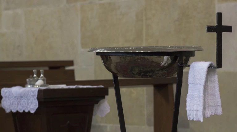 Εκκλησία ζητά υπεύθυνη δήλωση από νονούς ότι δεν είναι ομοφυλόφιλοι