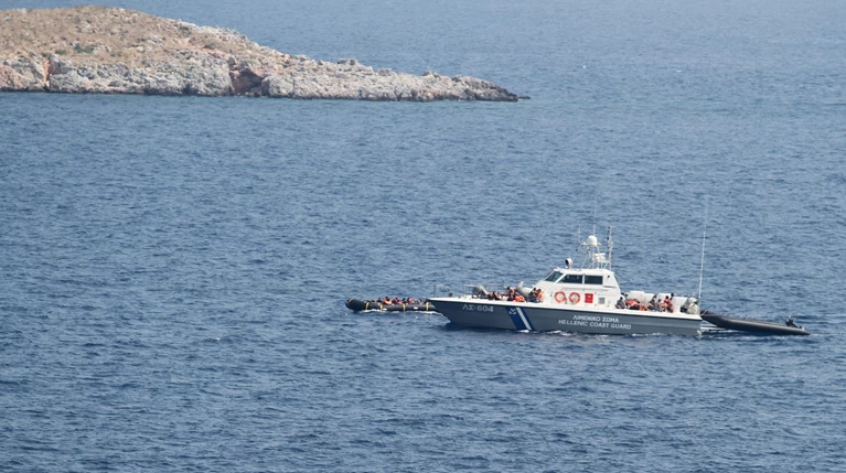 Στα ανοικτά της Πάργας εντοπίστηκε σκάφος με μετανάστες