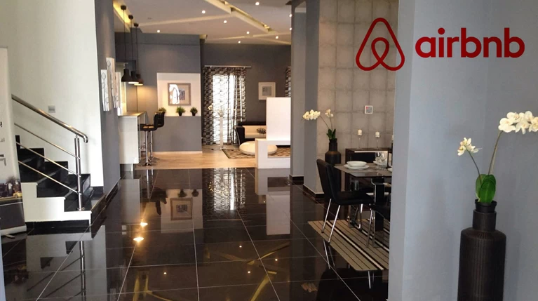 Airbnb: Τριπλασιάστηκε ο τζίρος σε ένα χρόνο - Τα στοιχεία