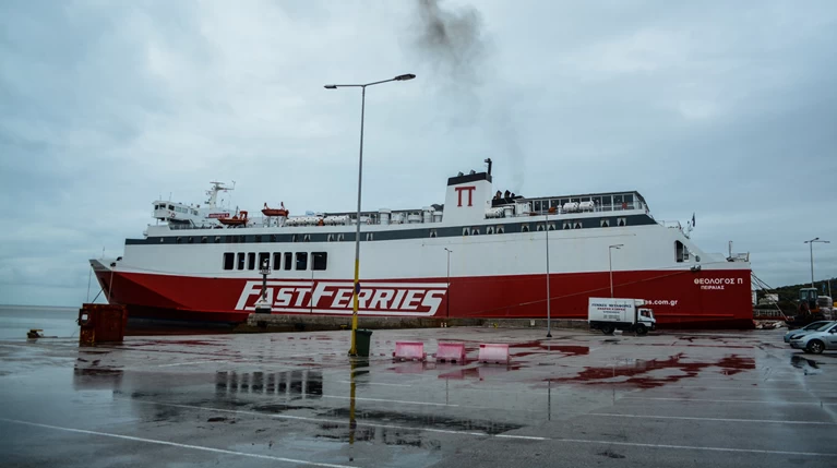 Έρευνες μεταξύ Άνδρου και Τήνου για αγνοούμενο επιβάτη πλοίου