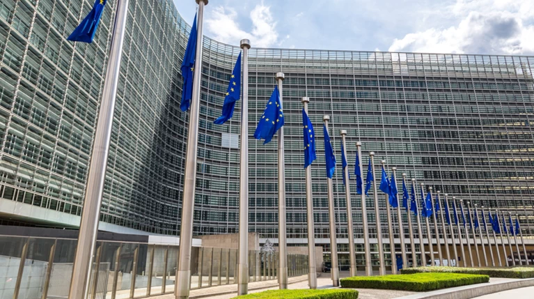 Η στρατηγική Μπάνον μπορεί να δώσει στην ακροδεξιά 25% στο ευρωκοινοβούλιο