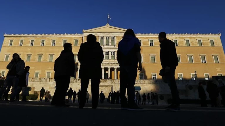ΟΟΣΑ: Φορολογική επιβάρυνση 40% για εργαζόμενους και εργοδότες