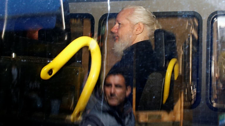 Τι αναφέρει το κατηγορητήριο για τον Τζούλιαν Ασάνζ