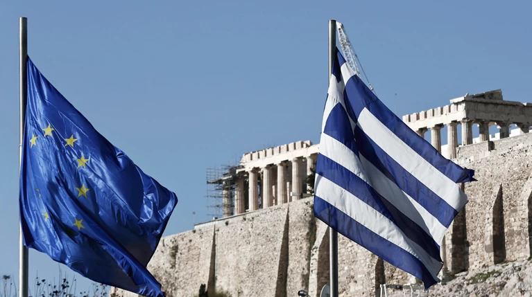 Bloomberg: Το έθνος που χλευάστηκε από τους επενδυτές και οι Κασσάνδρες