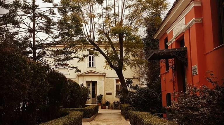 Άσυλο Ανιάτων, η σχέση του με την ξακουστή οικογένεια Ροδοκανάκη