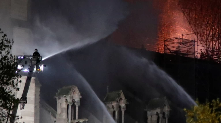 Παναγία των Παρισίων: Ο ήρωας ιερέας που έσωσε τα κειμήλια