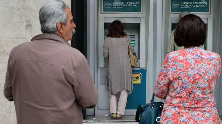 Πότε γίνονται οι πληρωμές για το Κοινωνικό Εισόδημα Αλληλεγγύης