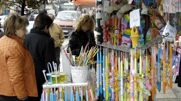 Το εορταστικό ωράριο των καταστημάτων μέχρι το Πάσχα
