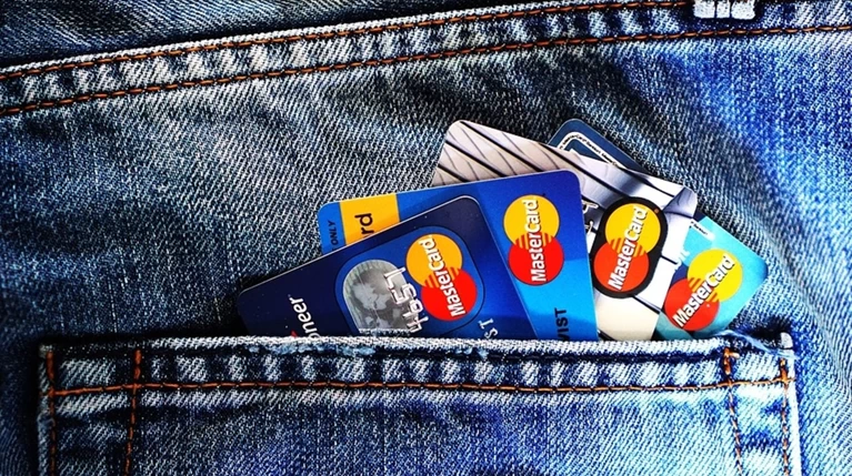 Γιατί η Mastercard καλείται να αποζημιώσει σχεδόν όλους τους Βρετανούς