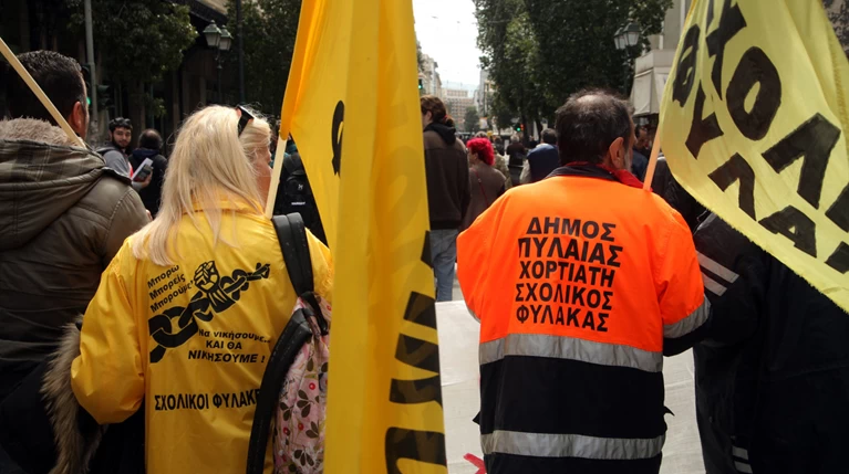 «Ξεμπλοκάρει» η επιστροφή των σχολικών φυλάκων στου δήμους
