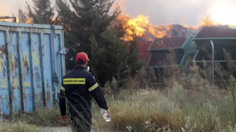 Καταστράφηκε ολοσχερώς από τη φωτιά το εργοστάσιο ανακύκλωσης στη Σίνδο