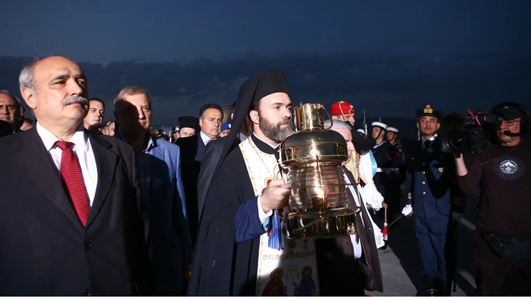 Γιατί καθυστέρησε να έρθει το Αγιο Φως στην Ελλάδα
