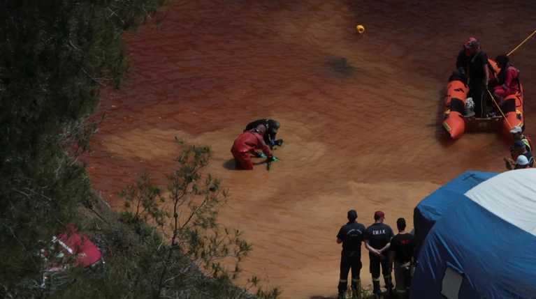 Βρέθηκε σoρός γυναίκας μέσα στη βαλίτσα στην «Κόκκινη Λίμνη»