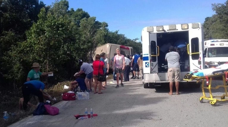 Μεξικό: 11 νεκροί, μεταξύ αυτών 3 παιδιά, σε δυστύχημα με λεωφορείο