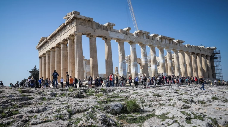 Επισκευές στον ιστό της σημαίας στην Ακρόπολη την Παρασκευή
