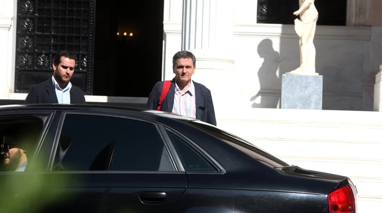 Σύσκεψη στο Μαξίμου για θετικά μέτρα και 120 δόσεις