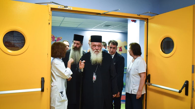 Ο Αρχιεπίσκοπος Ιερώνυμος στο Παίδων για την 8χρονη Αλεξία