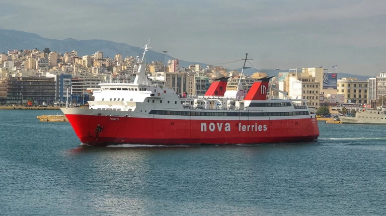 Μηχανική βλάβη στο επιβατηγό οχηματαγωγό πλοίο "Φοίβος"