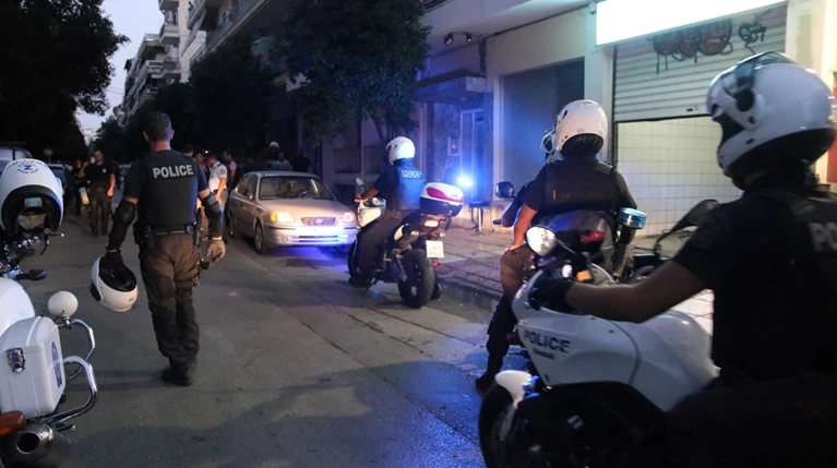 Έσπασαν τράπεζες και μαγαζιά στην Αθήνα για τον Κουφοντίνα
