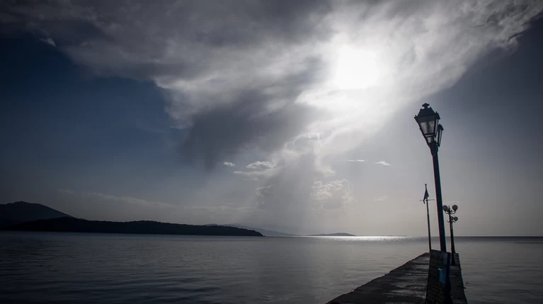 Βροχές και καταιγίδες έως την Παρασκευή