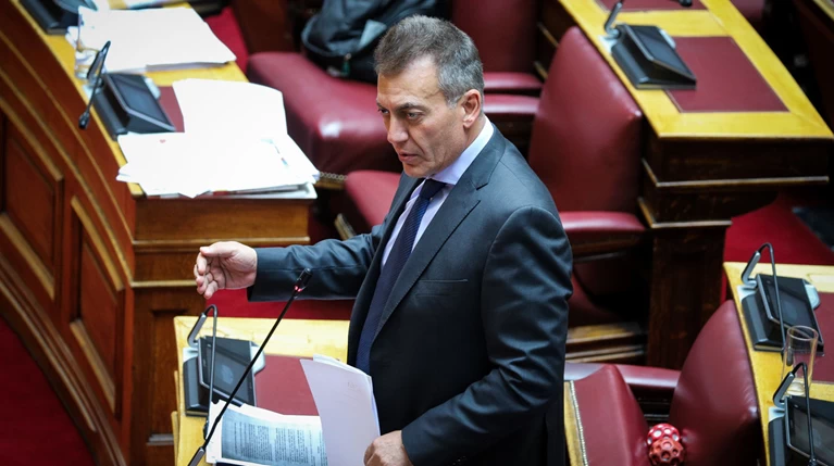 Τροπολογία ΝΔ για επαναφορά ΦΠΑ στο 13% από 24% στο σύνολο των προϊόντων