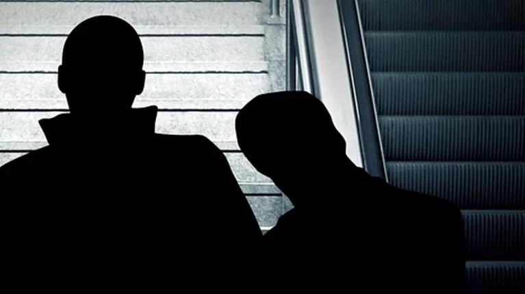 Ποινική δίωξη σε βάρος των δύο δημοσιογράφων για τις περούκες