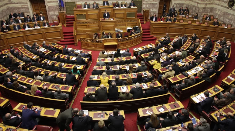 Βροχή τροπολογιών στην Ολομέλεια της Βουλής ενόψει εκλογών