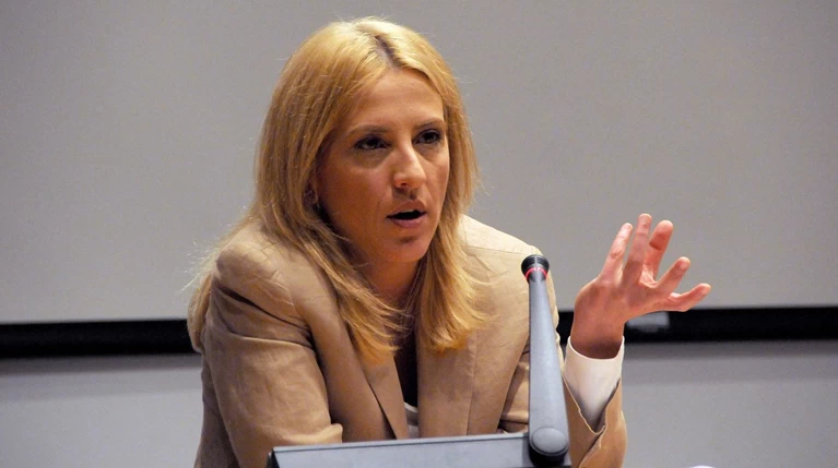 Μύδροι ΝΔ κατά Δούρου για το σποτ με τη φωτιά στο Μάτι