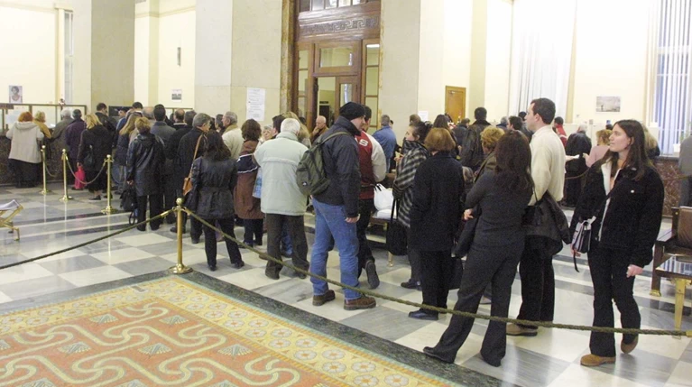 Ερευνα ΕΕΚΕ: Αυτό είναι το προφίλ του δανειολήπτη που «γονάτισε» η κρίση
