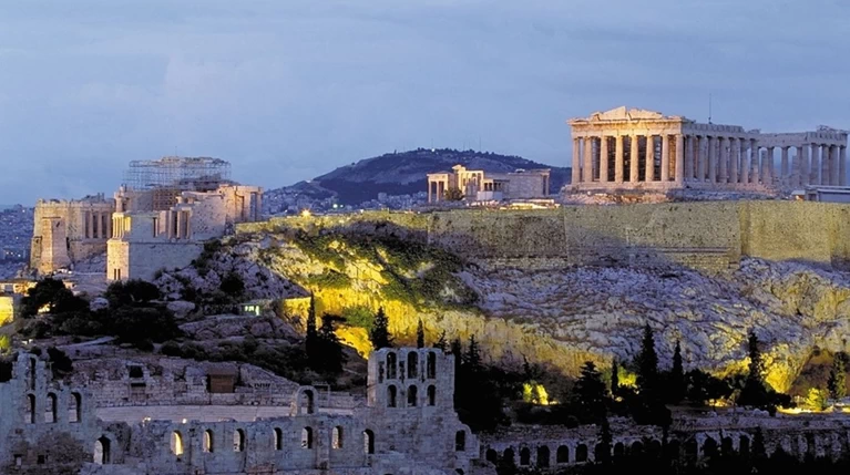 Μεγάλο αφιέρωμα της Le Figaro στην Αιώνια Αθήνα