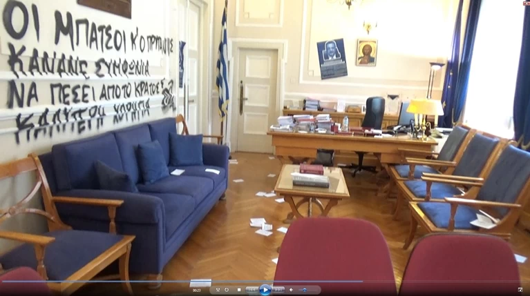 Εισβολή αγνώστων στο γραφείο του πρύτανη του Οικονομικού Πανεπιστημίου