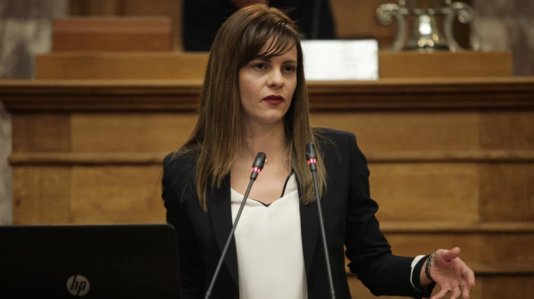 Αχτσιόγλου: Η ΝΔ χαρακτηρίζει ως «εξαγορά» τα μόνιμα μέτρα