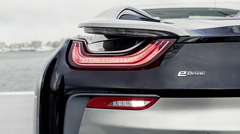 Γιατί το BMW i8 κερδίζει βραβείο για τον κινητήρα του εδώ και 5 χρόνια