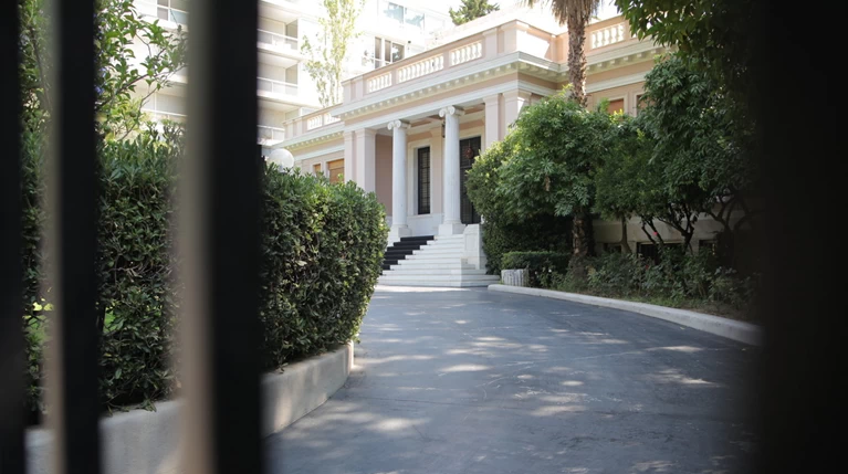 Μαξίμου: Ο Στουρνάρας θέλει ασφαλιστικό Πινοσέτ με Μητσοτάκη