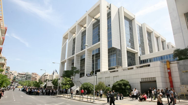 Δικηγόροι: Απαξιωτική η πολιτική αντιπαράθεση για Αρειο Πάγο & ΣτΕ